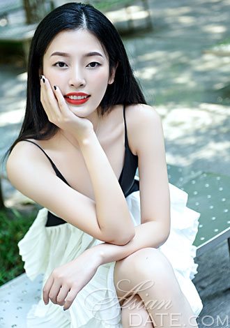 Gorgeous profiles pictures: attractive member Jingxin